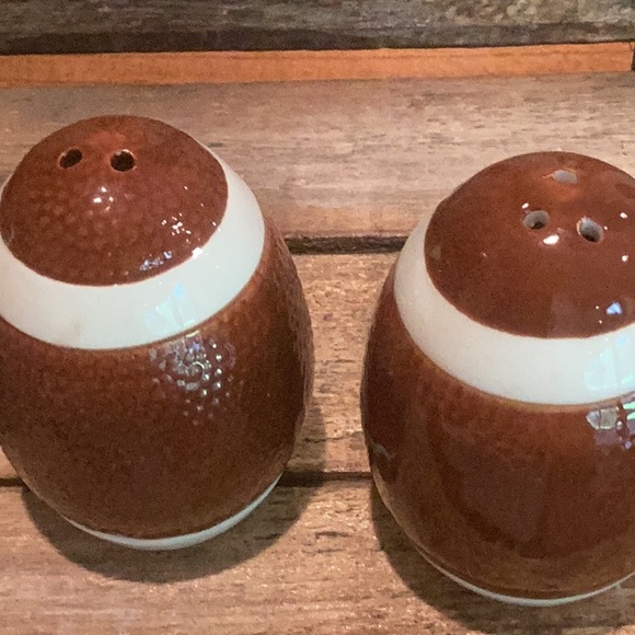 Football Salt and Pepper Set - Picture 4 of 5